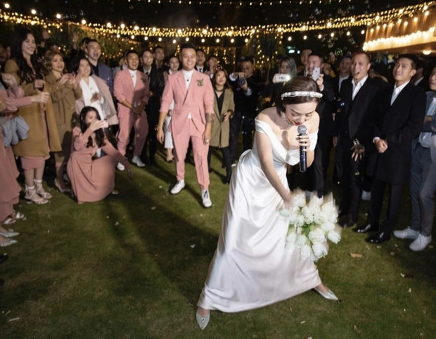 Cặp sao Vbiz tổ chức hôn lễ kín kẽ đến mức netizen tưởng cưới giả, chỉ mời 50 khách tham dự