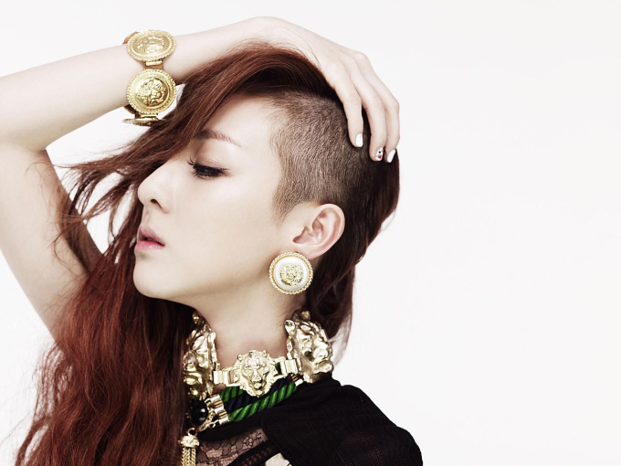 Dara thường xuyên được giao cho nhiều kiểu tóc khó đỡ