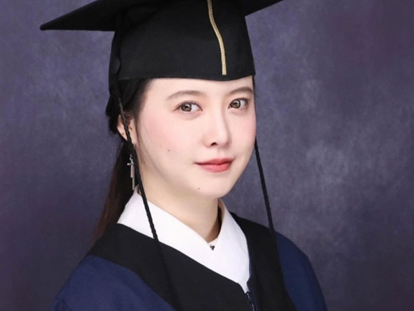 Hình ảnh tốt nghiệp của Goo Hye Sun