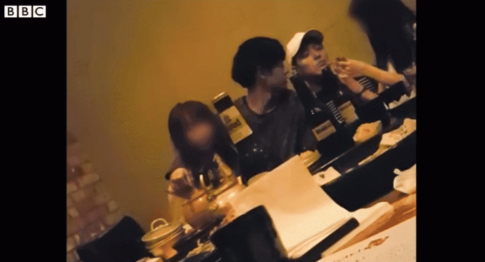 BBC công bố clip ghi lại khoảnh khắc Jung Joon Young và Choi Jong Hoon ép rượu phụ nữ trong một quán ăn