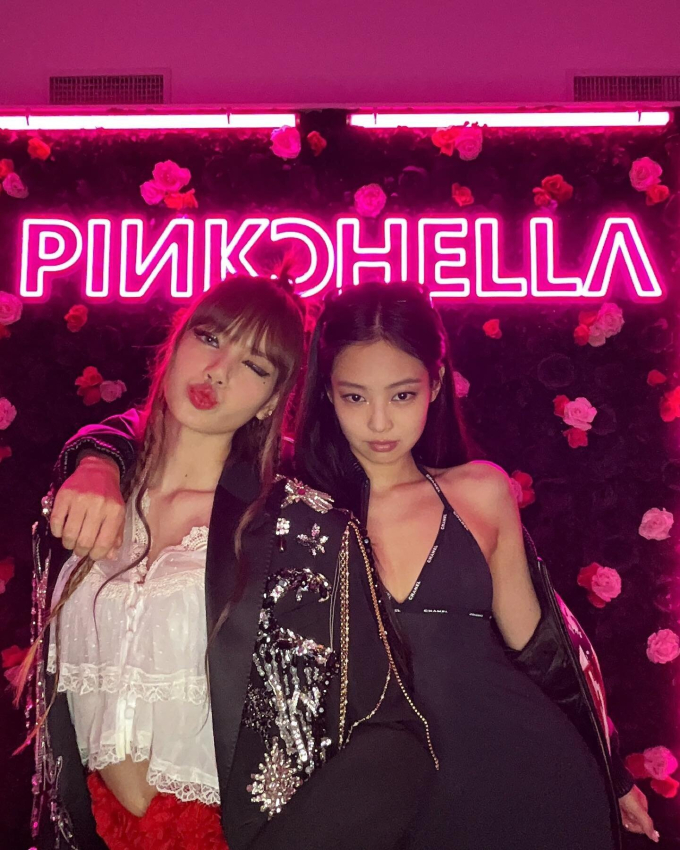 Billboard đề cập đến thành tích âm nhạc của Lisa cạnh scandal của Jennie nhằm 