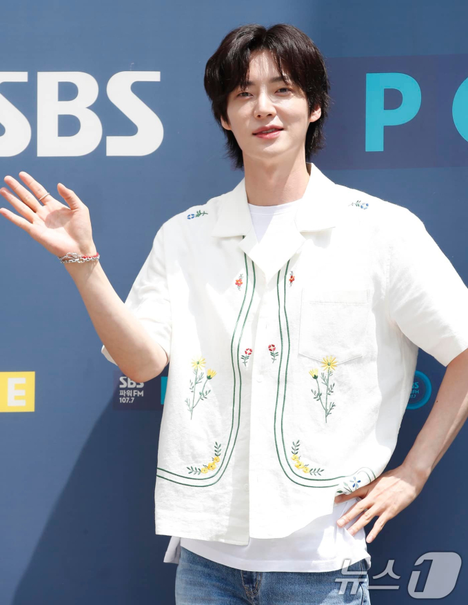 Ahn Jae Hyun vừa tham gia chương trình radio của SBS