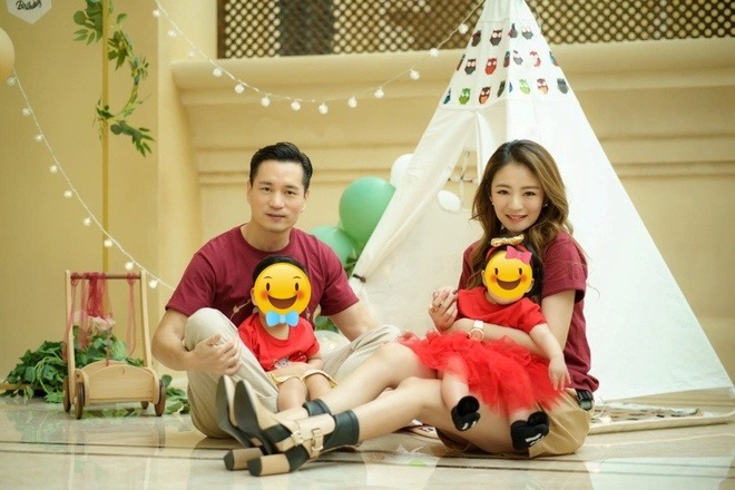 An Dĩ Hiên có ý định ly hôn Trần Vinh Luyện. Với xuất thân giàu có, cô tự tin bản thân có đủ nền tảng tài chính để tự nuôi dưỡng 2 con trưởng thành