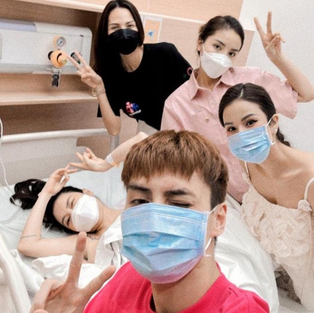 Khi Lucie Nguyễn sinh con đầu lòng, tức vào 1 năm trước thì Kỳ Duyên và Minh Triệu vẫn thoải mái khoe ảnh bên nhau 