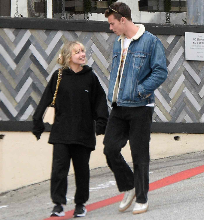 Shawn Mendes và Sabrina Carpenter hẹn hò trong khoảng thời gian ngắn đầu năm 2023