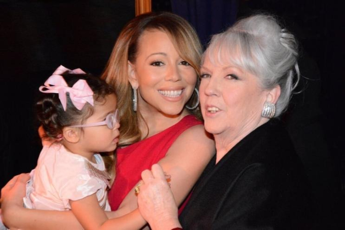  Mariah Carey cho biết mẹ...