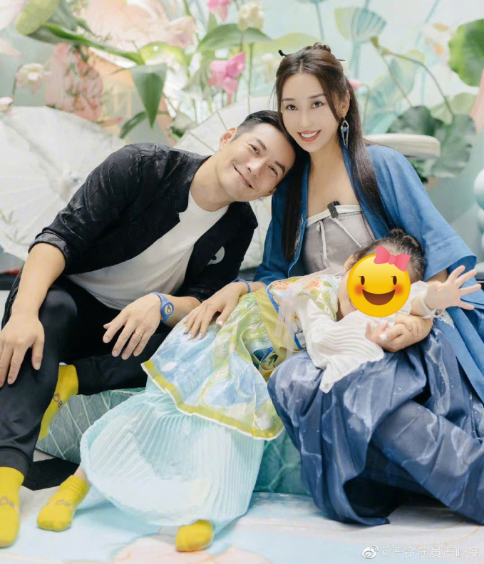 Nghiêm Khoan có cuộc hôn nhân hạnh phúc, viên mãn bên Đỗ Nhược Khê. Nam diễn viên đã chứng minh cho công chúng thấy anh không chọn sai người