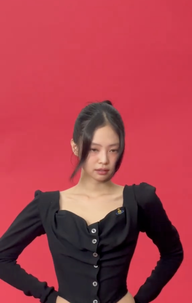   Sau em út Lisa, Jennie sẽ là thành viên thứ 2 của BLACKPINK chính thức có màn comeback solo sau khi rời YG   