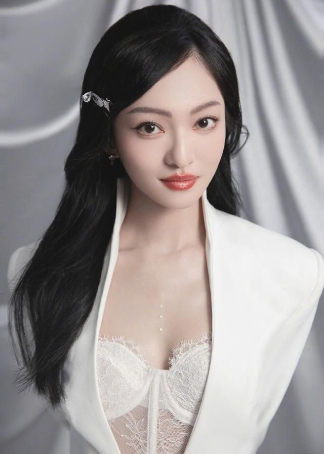 Trương Thiều Hàm là trường hợp ngoại lệ khi quyết định cắt đứt hoàn toàn mối quan hệ với cha mẹ của cô được khán giả đồng tình 