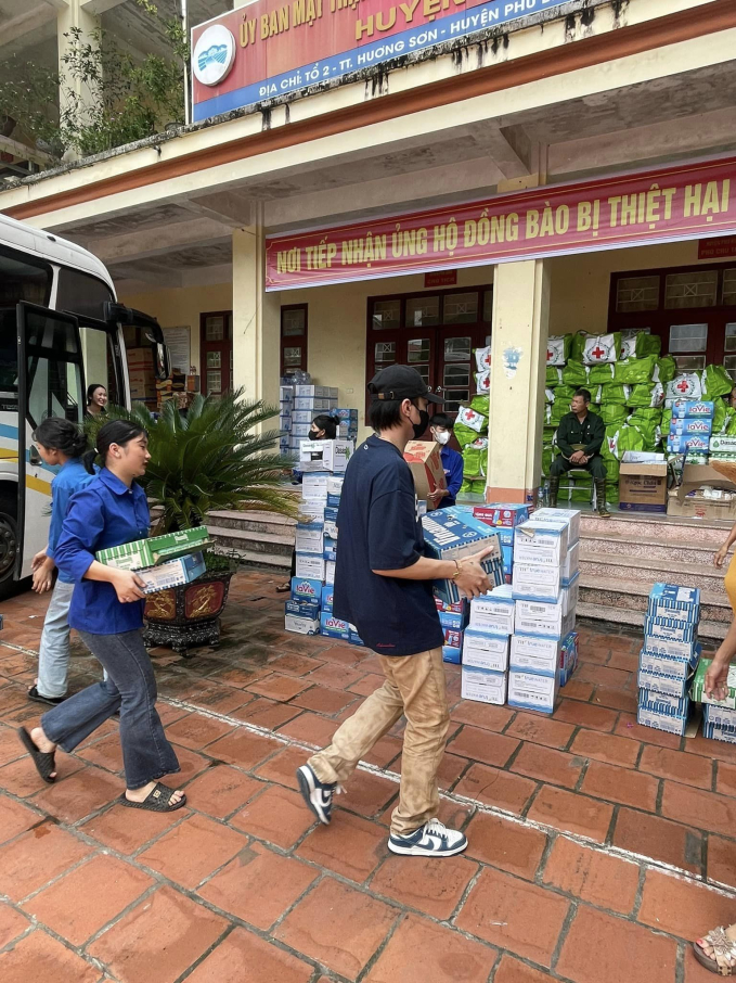 SOOBIN có mặt tại huyện Phú Bình, tỉnh Thái Nguyên để chuyển quà cứu trợ đồng bào gặp thiên tai.