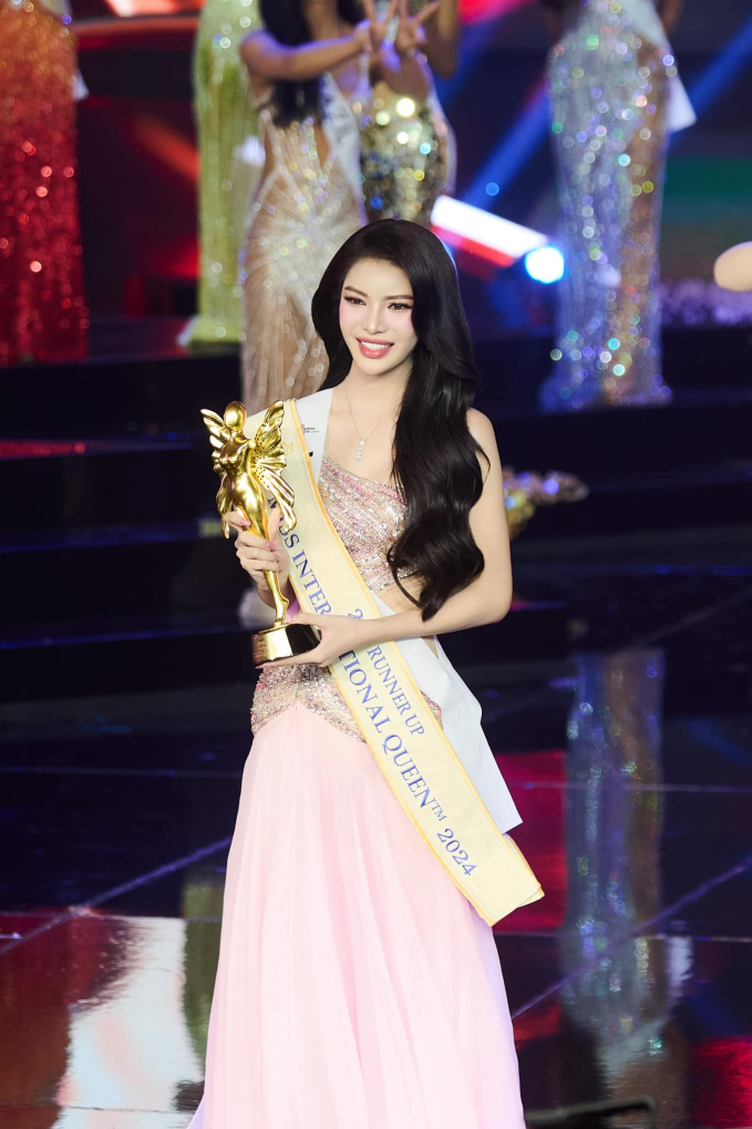 Tường San đạt Á hậu 2 tại Miss International Queen 2024