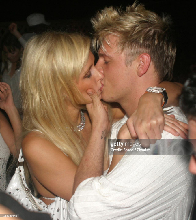 Hình ảnh khóa môi say đắm của Nick Carter và Paris Hilton trong 