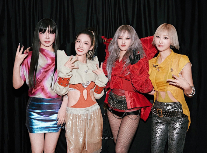 Những ngày qua, 2NE1 khuấy đảo Kpop với sự trở lại đẳng cấp, đầy năng lượng