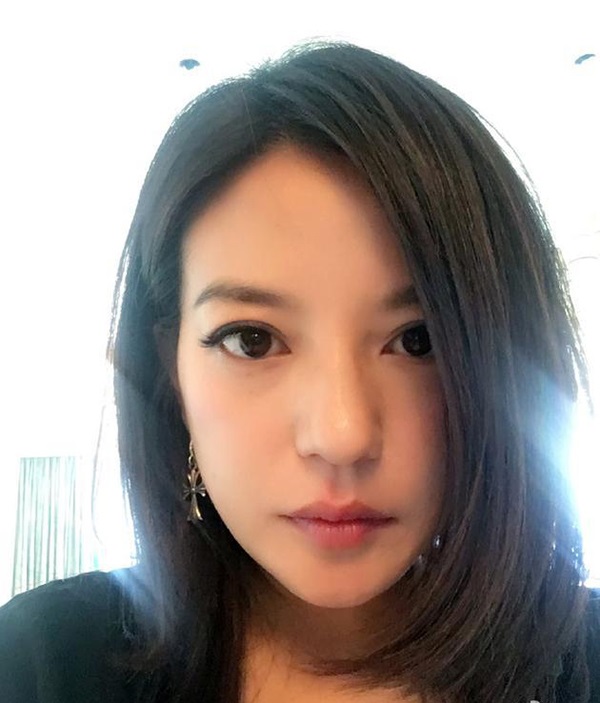 Triệu Vy bị vợ chồng Vạn Huệ tố là người hống hách thâm hiểm