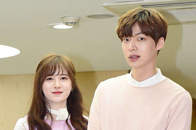 Ahn Jae Hyun và Goo Hye Sun nhấn chìm sự nghiệp của nhau vì bê bối hôn nhân
