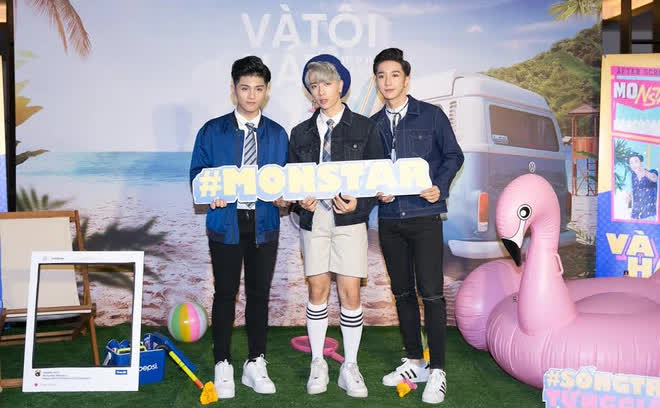   Grey D debut cùng Monstar sau khi Erik rời nhóm   