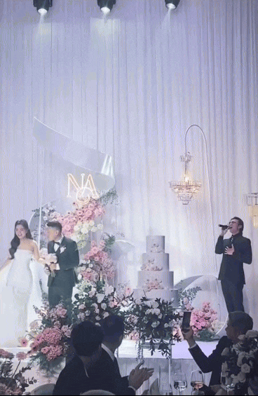   SOOBIN gây sốt khi xuất hiện và hát bản hit của mình tại đám cưới bạn thân   