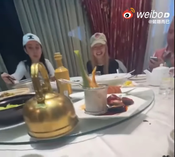 Nữ diễn viên đã thay đổi màu tóc, khiến công chúng khó lòng nhận ra cô