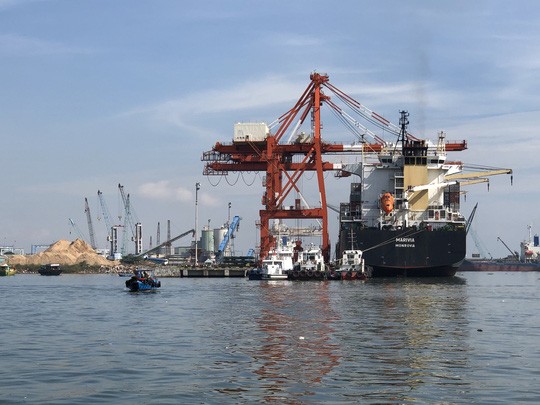   Luồng hàng hải ra vào cảng Quy Nhơn.  