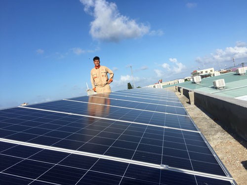 Bộ Công Thương đề xuất giá bán điện mặt trời mái nhà 1.916 đồng/kWh - Ảnh 1.