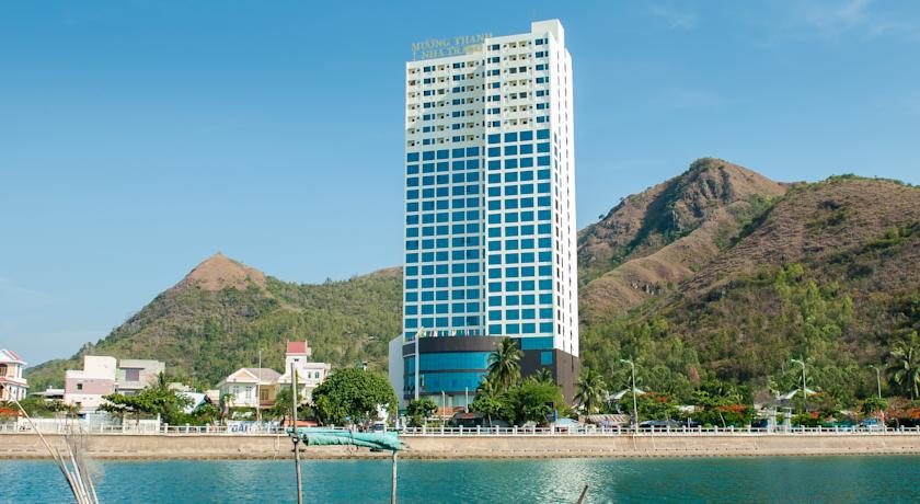 Dự an Mường Thanh Grand Nha Trang: Tháng 6/2013, chủ đầu tư đã tự ý hợp đồng với đối tác cho đào bới, san lấp bãi biển danh thắng quốc gia vịnh Nha Trang để làm bãi tắm nhân tạo.