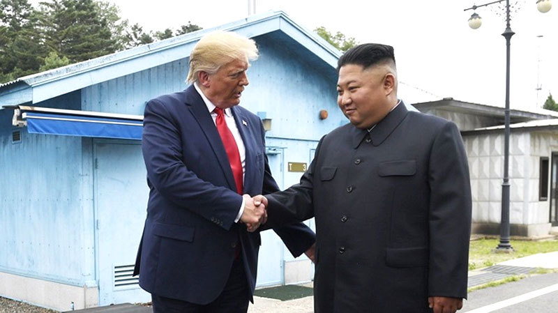 Phía sau cuộc gặp bất ngờ giữa ông Trump với nhà lãnh đạo Triều Tiên tại DMZ