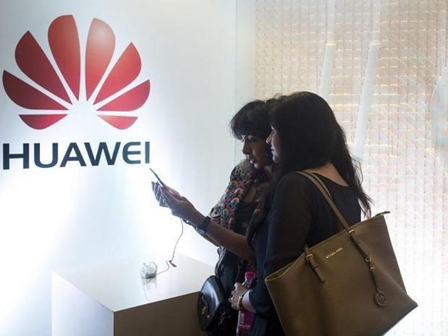 Quyền Giám đốc Ngân sách Nhà Trắng đề nghị dừng lệnh cấm Huawei