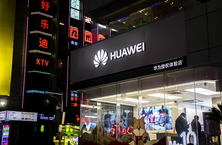 Khách hàng của Huawei ở 170 nước, hơn 1.200 công ty bị ảnh hưởng vì lệnh cấm của Mỹ với Huawei.