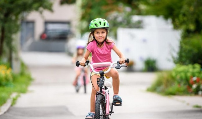 Đi xe đạp có nhiều lợi ích với sức khỏe thể chất và tinh thần của trẻ.