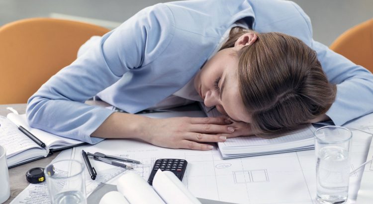 5 nguyên nhân khiến cơ thể bạn luôn mệt mỏi và buồn ngủ