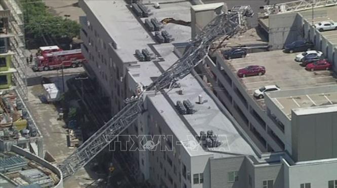 Cần cẩu sập xuống tòa chung cư ở Texas, ít nhất 7 người thương vong