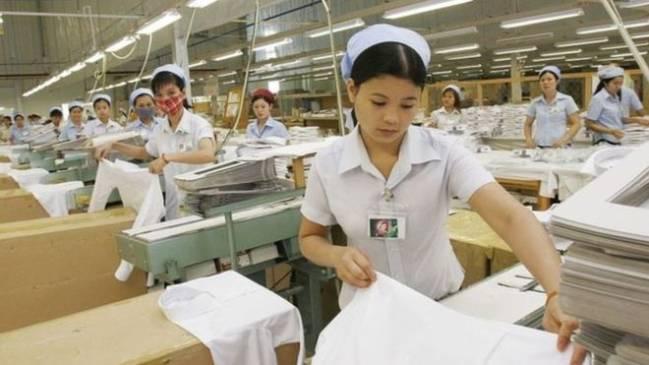 Hàng dệt may chiếm tỉ trọng cao trong xuất khẩu từ Việt Nam sang Mỹ - Ảnh: Getty