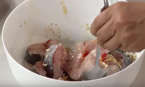 Món ngon mỗi ngày: Cách làm món cá lăng om chuối đậu thơm ngon