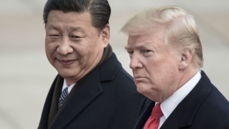 Tổng thống Mỹ Donald Trump (phải) và Chủ tịch Trung Quốc Tập Cận Bình. Ảnh: Reuters.