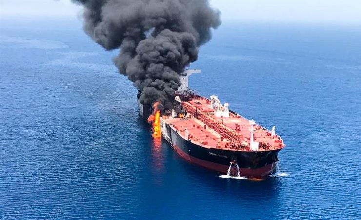 Tàu chở dầu của Mỹ bị tấn công tại eo biển Hormuz. Ảnh minh hoạ.