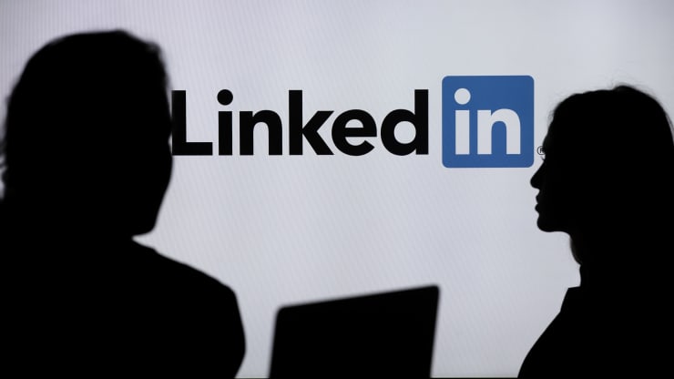 Theo The New York Times, Trung Quốc đã dùng mạng xã hội LinkedIn để tuyển mộ điệp viên nước ngoài.