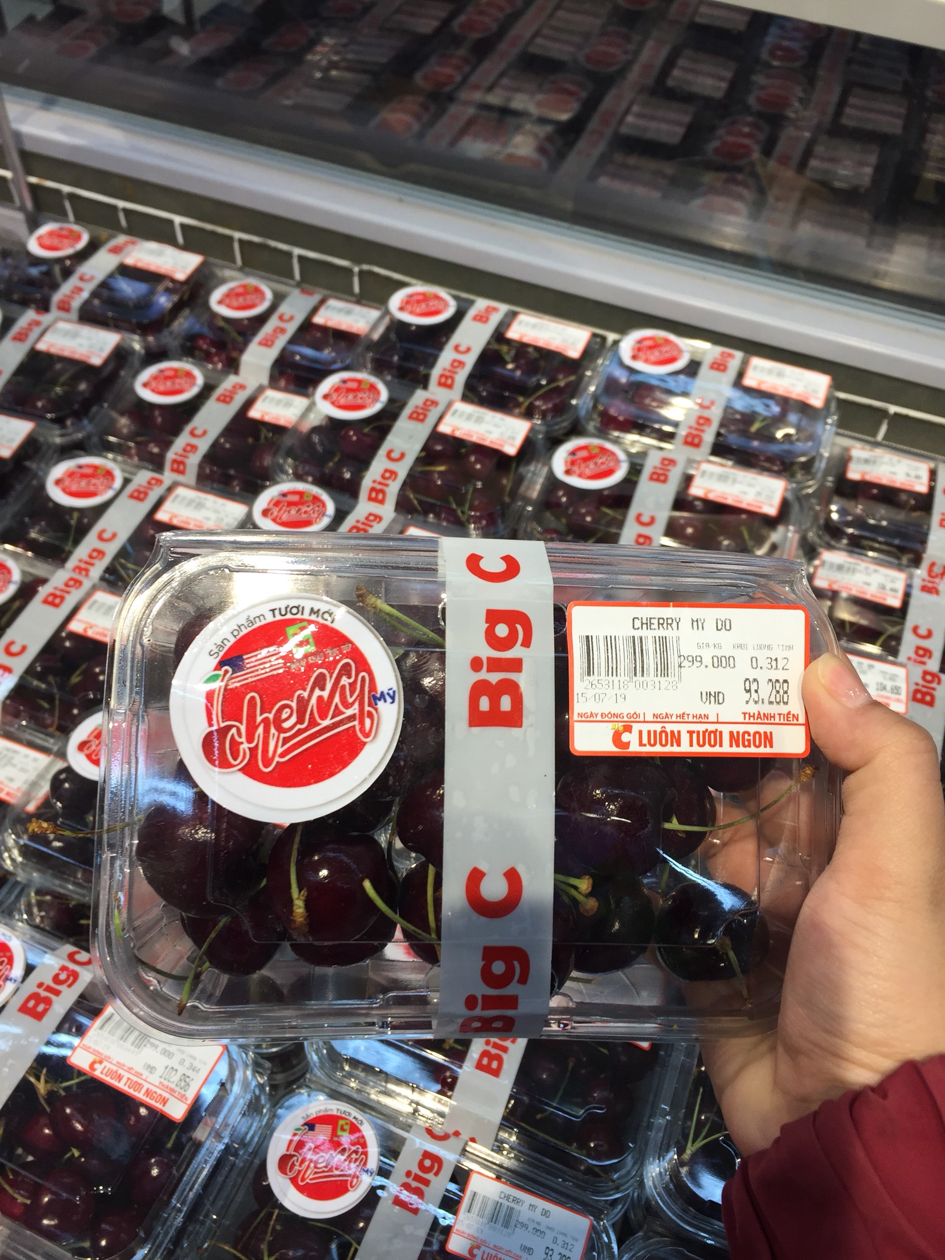 Cherry được bán tại Big C. Ảnh: PV