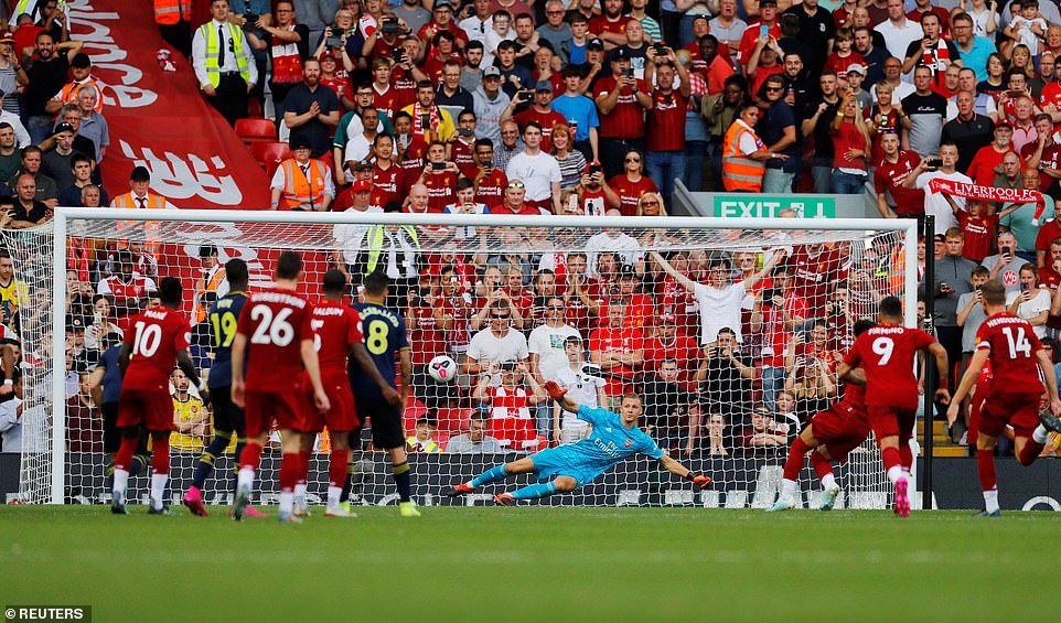 Pha làm bàn thứ 2 của Salah, nâng tỷ số lên 3-0 cho Liverpool.