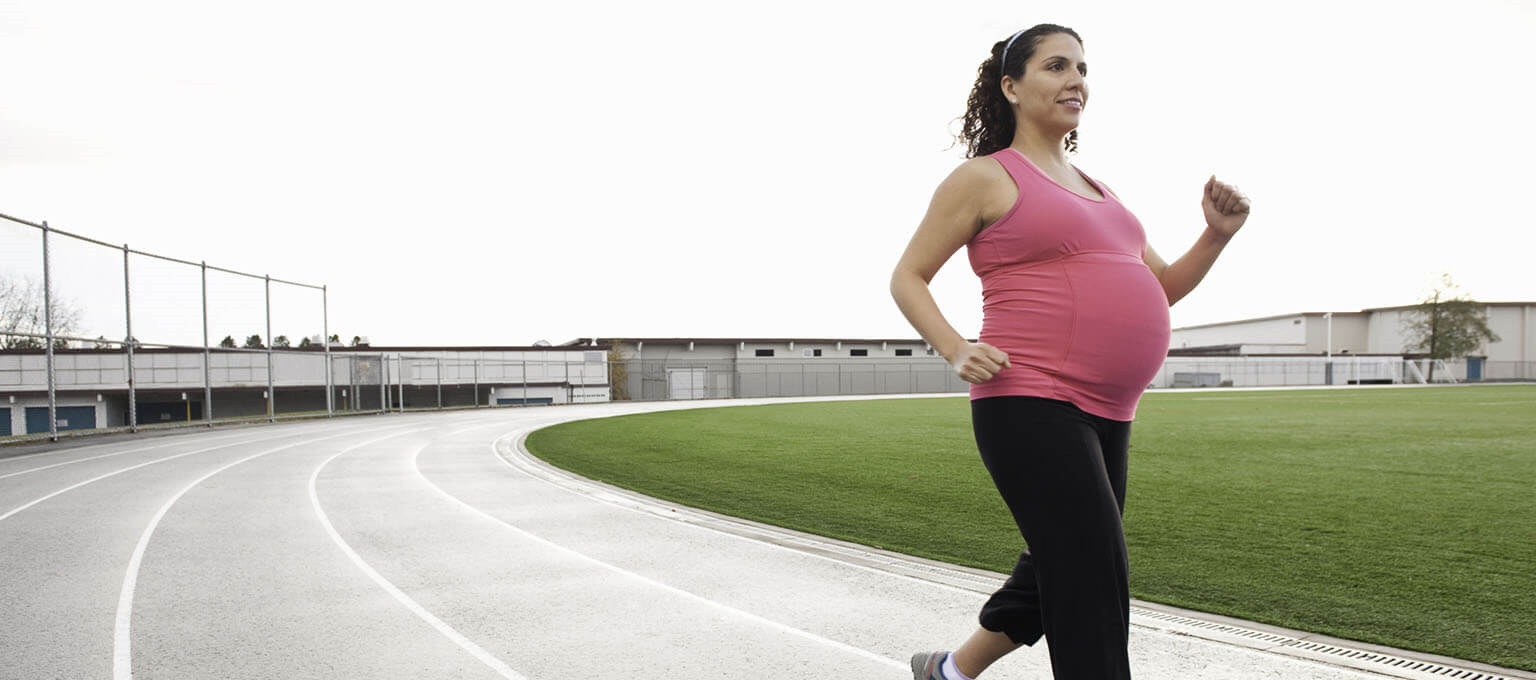 Phụ nữ mang thai nên chạy bộ nhẹ nhàng trên những con đường ngắn và bằng phẳng 