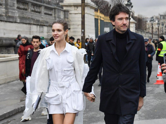  Antoine Arnault lần đầu gặp vợ mình - siêu mẫu Natalia Vodianova - vào năm 2008 trong buổi chụp hình cho chiến dịch truyền thông của LVMH. Hai người hiện sống ở Paris với hai người con chung và ba người con riêng từ cuộc hôn nhân trước của Vodianova. Ảnh: Getty Images.
