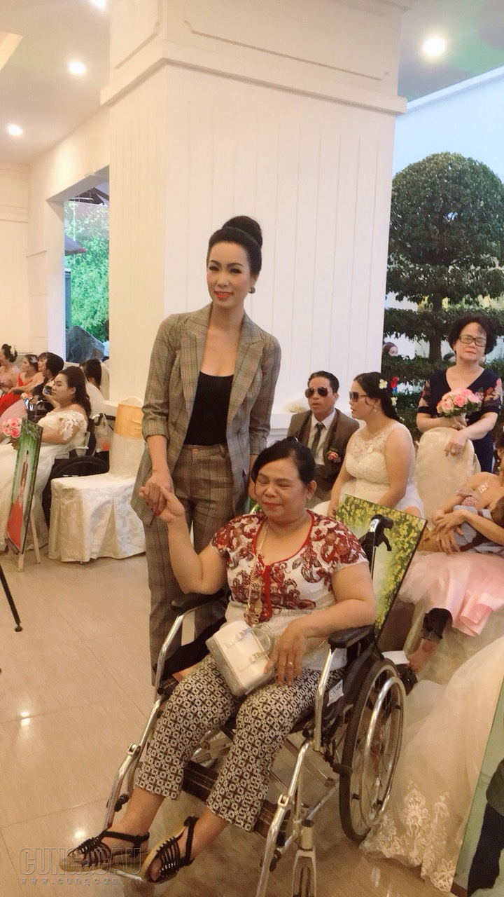 Xúc động đám cưới tập thể dành cho 41 cặp đôi khuyết tật tại TP.HCM