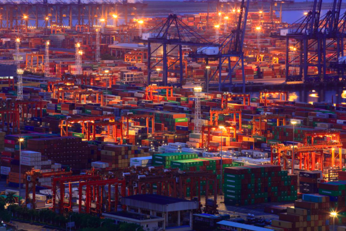 Một cảng xuất khẩu ở Thâm Quyến, Trung Quốc. Ảnh: Reuters.