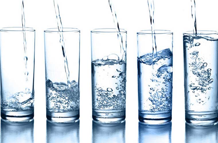   Uống nước lọc đủ 2 lít mỗi ngày là cách đơn giản nhất để gột rửa độc tố tích tụ trong mọi ngóc ngách cơ thể.  
