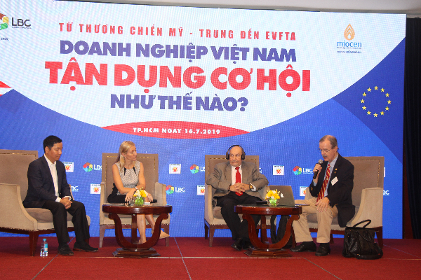 Các chuyên gia đã có những chia sẻ về cơ hội cũng như thách thức với nền kinh tế Việt Nam