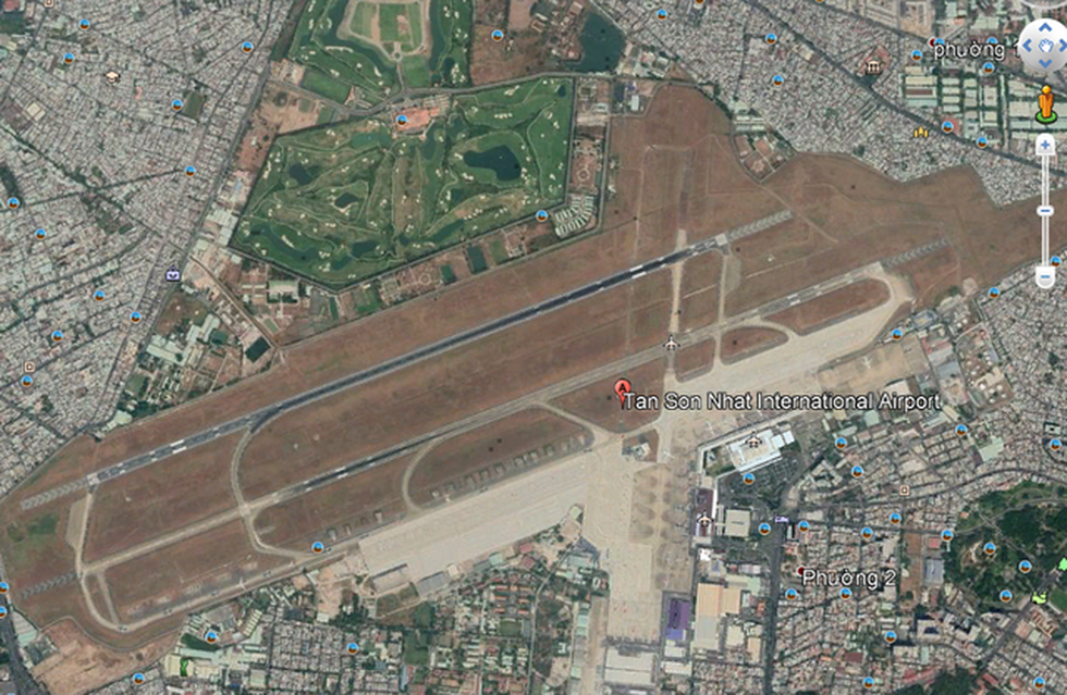   Toàn cảnh đường băng và đường lăn Tân Sơn Nhất - Ảnh chụp lại từ Google Earth.  