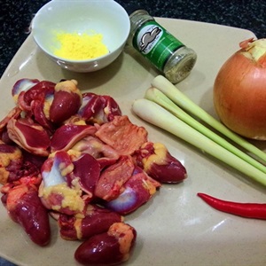 Món ngon mỗi ngày: Cách làm món lòng gà xào sả ớt