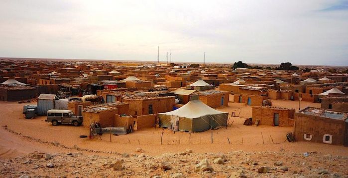   Tuy nhiên, nếu tính Tây Sahara là một quốc gia thì kỉ lục của Bỉ chẳng là gì cả. Tây Sahara là một vùng lãnh thổ tự trị tọa lạc tại Bắc Phi có lịch sử là thuộc địa của người Tây Ban Nha. Những nỗ lực hòa bình của Liên Hiệp Quốc đã nhắm tới tổ chức một cuộc trưng cầu ý dân, giúp Tây Sahara xây dựng một nhà nước tự chủ, vực dậy nền kinh tế của nơi này nhưng tất cả đều thất bại. Hiện nay Tây Sahara chịu sự điều hành của một chính phủ lưu vong do Mặt Trận Polisario hỗ trợ.  