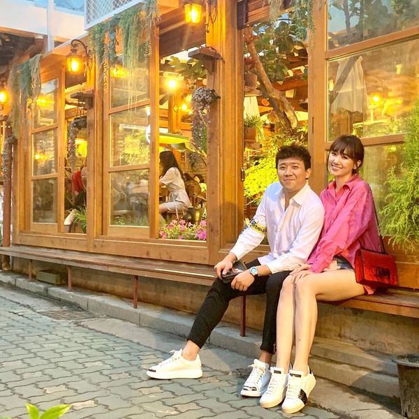 Hình ảnh Trấn Thành cùng Hari Won ngọt ngào ở Hàn Quốc kỷ niệm 3 năm ngày cầu hôn