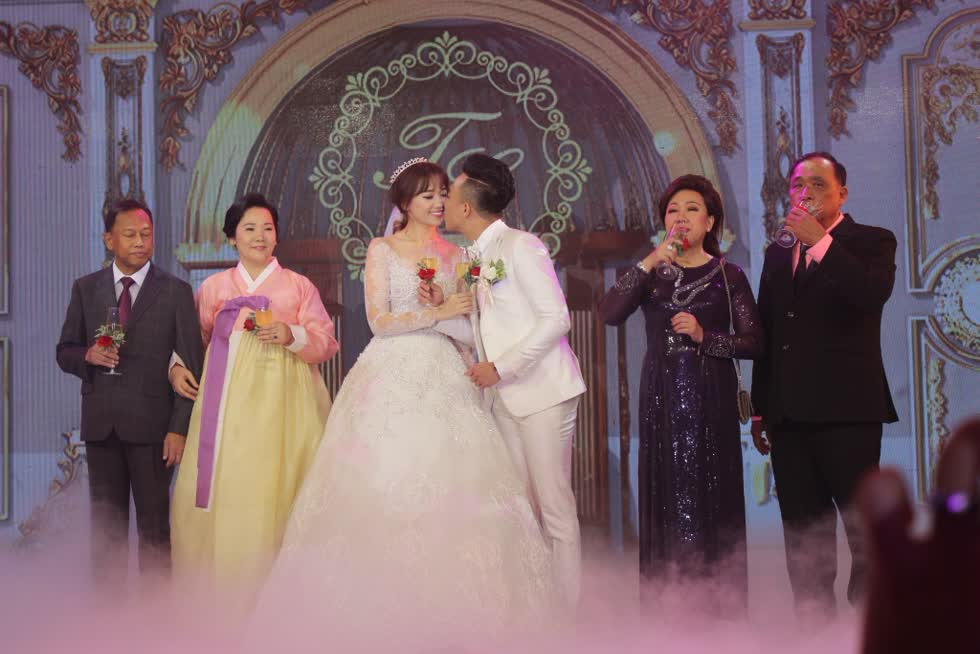 Trấn Thành nói gì về Hari Won sau 3 năm cưới nhau? 