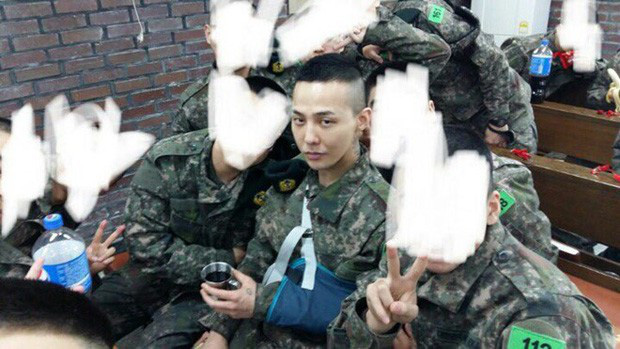 G-Dragon bị tố nhận đặc cách trong quân ngũ.
